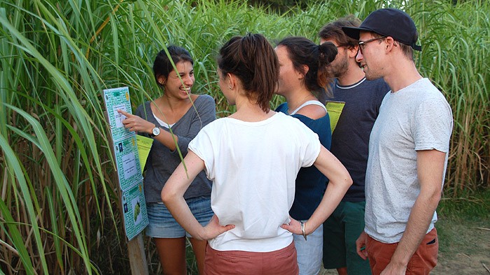 L'équipe a trouvé un panneau !